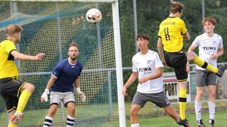 Ohne größere Probleme setzte sich der 1. FC Igersheim (in Gelb) mit 3:0 beim SV Wachbach II durch.
