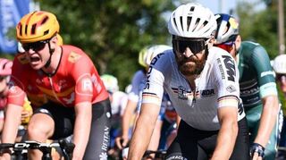 Simon Geschke (rechts, im Nationaltrikot des Bundes Deutscher Radfahrer) hat wohl sein letztes Rennen auf deutschem Boden bestritten.