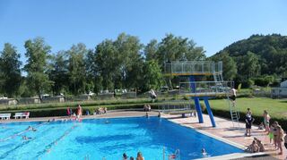 An warmen Tagen füllt sich das Freibad in Bestenheid schnell. Für diese Saison peilt man mindestens 70 000 Besucher an.
