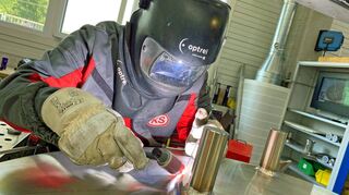 Schweißen mit höchster Präzision: In der Nahrungsmittelindustrie liegen die Anforderungen ans Endprodukt extrem hoch.