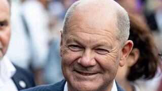 Bundeskanzler Olaf Scholz (SPD) auf dem SPD-Sommerfest in Potsdam. In Brandenburg wird in drei Wochen ein neuer Landtag gewählt.