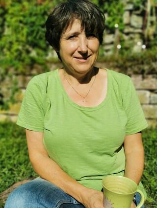 Martina Grumbach bietet über „Trees of Memory“ Hilfe an.