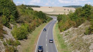 Die B 27 von der Brücke am Wartberg in Richtung Hettingen. Auf diesem Streckenabschnitt wird die Straße voraussichtlich vom 21. Oktober bis zum 8. November komplett gesperrt.