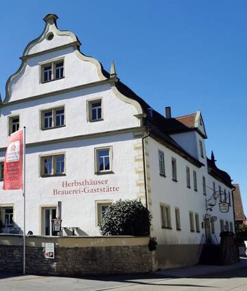 Die Brauereigaststätte in Herbsthausen hat seit kurzem wieder geöffnet. Sie stand zehn Monate leer.