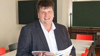 VHS-Leiter Matthias Strack freut sich auf das neue Semester sowie gute Zahlen (15 600 Unterrichtsstunden im Jahr 2023) und Teilnehmer-Bewertungen.
