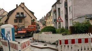 In der Bismarkstraße wurden Versorgungsleitungen der Stadtwerke Wertheim saniert. Die Vollsperrung wird am Freitag aufgehoben.