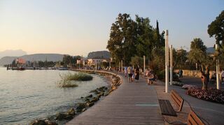 Spaziergang auf der Promenade von Bardolino.