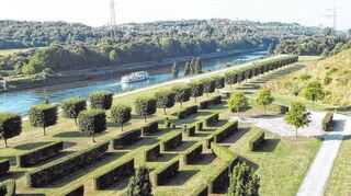 Der Nordsternpark in Gelsenkirchen, auf einem früheren Zechengelände angelegt, war bereits 1997 zentraler Teil der damaligen Bundesgartenschau und wird für die IGA 2027 zu einem der fünf Zukunftsgärten weiterentwickelt.