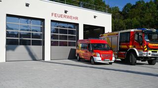 In den neuen Räumlichkeiten gehören Platzmangel und frostige Temperaturen im Winter der Vergangenheit an. Alleine die Fahrzeughalle bietet mit mehr als 200 Quadratmetern viel Platz, hinzu kommen 400 Quadratmeter für verschiedene Funktionsräume.