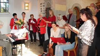 Sie sind Gemeinschaft und stiften Gemeinschaft: die Sängerinnen und Sänger des evangelischen Kirchenchors Neubronn. Am Sonntag feierte der Chor sein 75-Jahr-Gründungsjubiläum im Rahmen eines Festgottesdienstes.