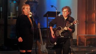 Unter dem Motto „Hörgenuss für Herz und Seele“ präsentierte das Musik- und Gesangsduo „June & Leo“ in der Katholischen Kirche St. Mauritius in Königshofen ein spätsommerliches Benefizkonzert.