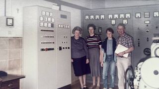 Das E-Werk hat eine lange Familientradition. Das Bild zeigt (von links): Lydia Geuder (Ehefrau des 1978 verstorbenen Hermann Geuder), Herta Nagel und ihren Sohn Bernd Nagel sowie Gunther Krause (Onkel von Bernd Nagel).
