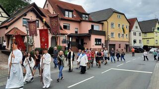 Über 30 Fußpilger machten sich auf den Weg nach Schneeberg.