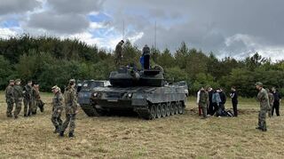 Einer der vielen Höhepunkte: Das Innere eines Leopard-Panzers erkunden.