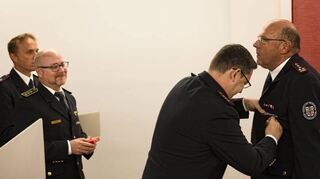 Karl-Heinz Barth wurde mit dem Feuerwehr-Ehrenkreuz in Gold ausgezeichnet.