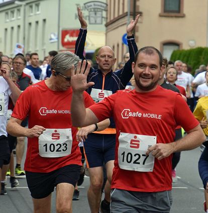 Zum Start der Rennen sind viele noch guter Dinge . . .