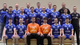 Mit diesem Team gehen Hardheims Handballer in die neue Saison (hinten von links): Manfred Dörr (Abteilungsleiter), Philipp Steinbach, Moritz Reichard, Marek Käflein, Niklas Winter, Johannes Gärtner, Pascal Gärtner (Co-Trainer). Mitte von links: Jan Winkler, Janis Erbacher, Henrik Bischof, Yannick Somogyi, Thomas Withopf, Lars Engels, Lukas Dyszy (Trainer). Vorne von links: Felix Gärtner, Marius Ohlhaut, Jörn Müller (TW), Mike Siebentritt (TW), Philipp Ohlhaut und Jannik Huspenina.