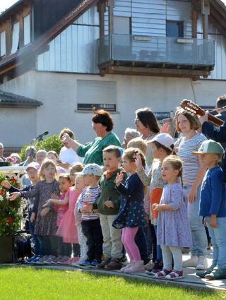 Die Kinder des Kindergartens hatten für die Eröffnung Lieder einstudiert.