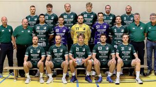 Mit dieser Mannschaft will die HSG Dittigheim/Tauberbischofsheim in der neuen Landesliga-Saison bestehen. Der neue Trainer Oliver Winter (Mitte, Zweiter von rechts) möchte Tempohandball von seinen Spielern sehen.