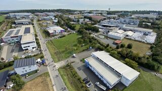 Was eine Aussicht: Eine Hebebühne bei der Firma „Maler Schmitt“ brachte die Besucher 51,5 Meter in die Höhe. Von dort oben waren der Ausblick über das ganze Gewerbegebiet und weite Teile des Baulands zu bestaunen – wenn man schwindelfrei war.