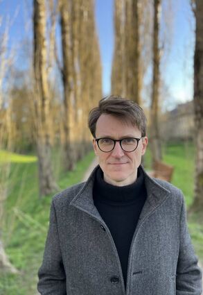 Der Journalist, Autor, Regisseur und Kulturveranstalter Ulrich Rüdenauer hat einen Roman geschrieben. Er handelt von einem Jungen im provinziellen Milieu des Nach-kriegsdeutschlands.
