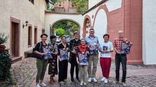 Vertreter der beteiligten Organisationen und Vereine präsentierten gemeinsam das Programm für die erste „Lange Nacht der Demokratie“ in Wertheim.