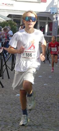 Moritz Bittner rettete seinen Sieg im Mini A-Lauf gerade noch so über die Ziellinie.