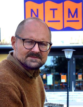 Als Gegner des Angriffskriegs gegen die Ukraine hat Regisseur Maxim Didenko seine russische Heimat verlassen. Am Nationaltheater Mannheim inszeniert er „Die Nacht von Lissabon“ nach Remarques gleichnamigem Buch.