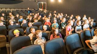 Gebannt verfolgten die Kinder des Wertheimer Ferienleseclubs den „Wilde-Kerle“-Film im Roxy-Kino.
