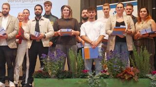 Die prüfungsbesten Junggesellinnen und Junggesellen erhielten langen Beifall.