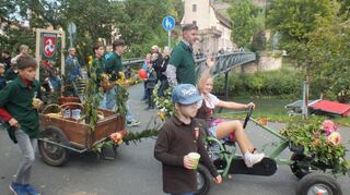 Auch der Nachwuchs beim großen Festzug mit dabei.