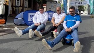 Bei einem Bobbycar-Rennen am Aktivsonntag kann man attraktive Preise gewinnen.