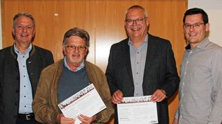 Ehrungen mit (von links) Norbert Rippberger, Norbert Banschbach, Markus Friedrich und Jan Inhoff.