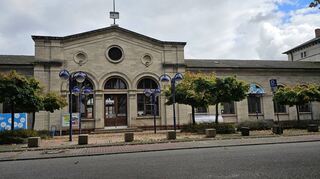 Der Umbau des Bahnhofs in Lauda zu einem Service- und Kulturbahnhof kann beginnen. Der Gemeinderat gab grünes Licht für die Modernisierungsvereinbarung mit den Käufern, der Immobiliengesellschaft der Familie Jouaux.