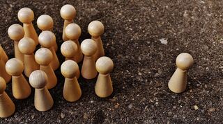 Nicht dazuzugehören ist besonders für Kinder und Jugendliche schlimm. Armut verhindert soziale Teilhabe und bessere Startbedingungen in der Schule.