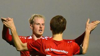 Freude beim VfR Gommersdorf II über den ersten Saisonsieg: Die Landesliga-Reserve rang am Mittwochabend den FC Zimmern mit 3:2 nieder.