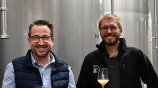 Freuen sich auf einen tollen Jahrgang 2024: Michael Braun (links) und Florian Döller von den Becksteiner Winzern.