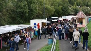 Beim verkaufsoffenen Feiertag am Donnerstag war auch auf der Michaelismesse am Nachmittag viel los. Nicht alle waren aber mit dem Tag zufrieden.  BIlder: Birger-Daniel Grein