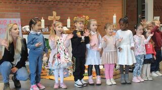 Die Kinder von der Evangelischen Kindertagesstätte Wartberg bereicherten den ökumenischen Erntedankgottesdienst mit Liedern.
