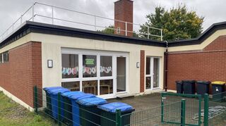 Der Kindergarten St. Anna in Hainstadt muss saniert werden. Während der Umbaumaßnahmen ziehen Kinder und Erzieher in eine Containeranlage um. Die Stadt wird diese kaufen.