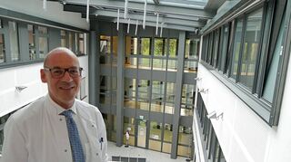 „Ich bin positiv verrückt“: Chefarzt Dr. Thomas Seeböck-Göbel will mehr Patienten für die Neckar-Odenwald-Kliniken gewinnen.