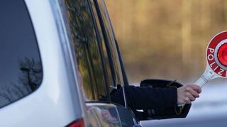 „Viele Menschen können Kiffen und Teilnahme am Straßenverkehr nicht mehr trennen – das Innenministerium rechnet nach der Cannabis-Teillegalisierung mit einem „deutlichen Mehraufwand“ für die Polizei im Land.