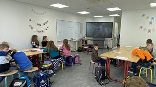 In diesem Raum befand sich während der Pandemie eine Corona-Teststation. Nun haben die Grundschüler aus Merchingen hier Kunst- und Musikunterricht.