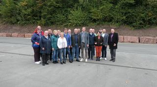 Vertreter aus der gesamten Region feierten am Freitag die erfolgte Sanierung und Verbreiterung der Landesstraße 2310 zwischen Grünenwört und Mondfeld.