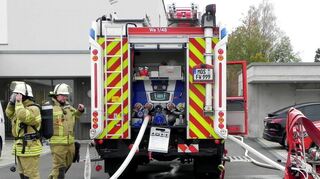Die Feuerwehr rückte zur Übung an das ASB-Seniorenheim aus.