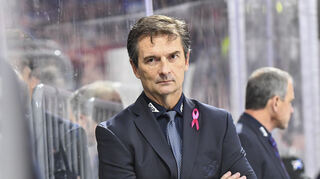 Mannheims Trainer Dallas Eakins  beim Spiel in der Penny DEL