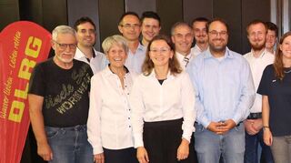 Die Geehrten und der neu gewählte Vorstand bei der Jahreshauptversammlung der DLRG-Ortsgruppe Osterburken.