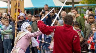 Unter dem Motto „Adelsheimer Mittelalterspektakel“ feierte die Stadt nicht nur das traditionelle Herbstfest des Gewerbevereins, sondern erinnerte auch an 650 Jahre Stadtrecht.