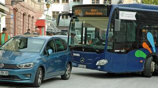 Durchfahrtsmöglichkeit für den Bus durch Parker abgeschnitten: Situation am vergangenen Samstag.