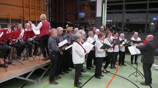 Musikkapelle und Gesangsverein Eberstadt gestalteten die Feier zum Abschied von Nico Hofmann als Ortsvorsteher musikalisch.